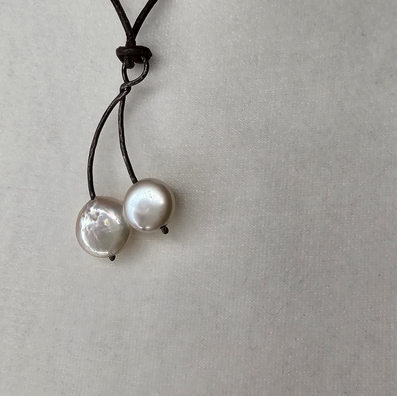 Boho Brown leather chord, mother of peal, adjustable Necklace - Picture 4 of 4